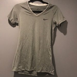 Medium - Nike Di-Fit Tshirt